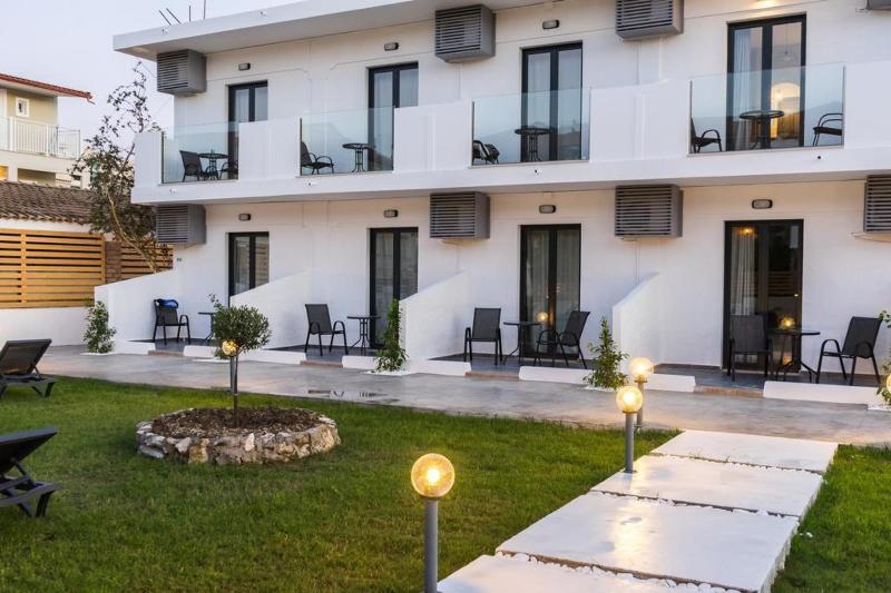 48 By Zante Plaza